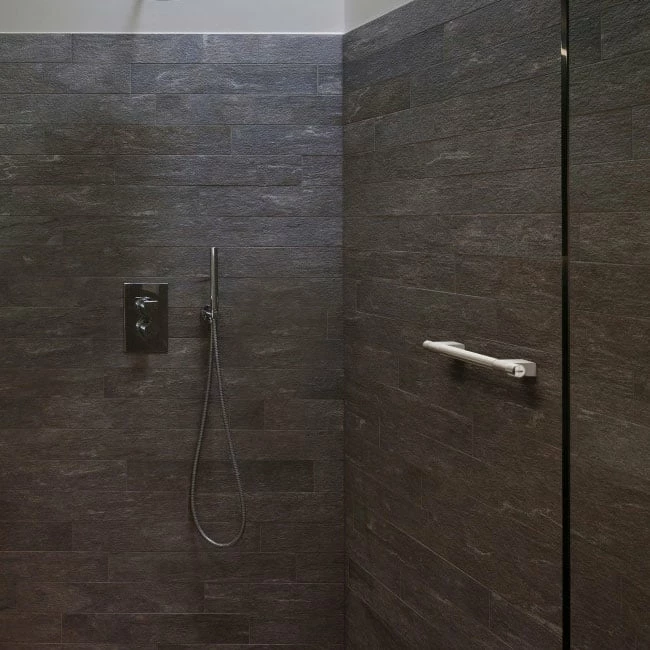 AKW Onyx Straight Grab Rail 450mm Length - Chrome 5 AKW Onyx Straight Grab Rail 450mm Length - Chrome - Image 3