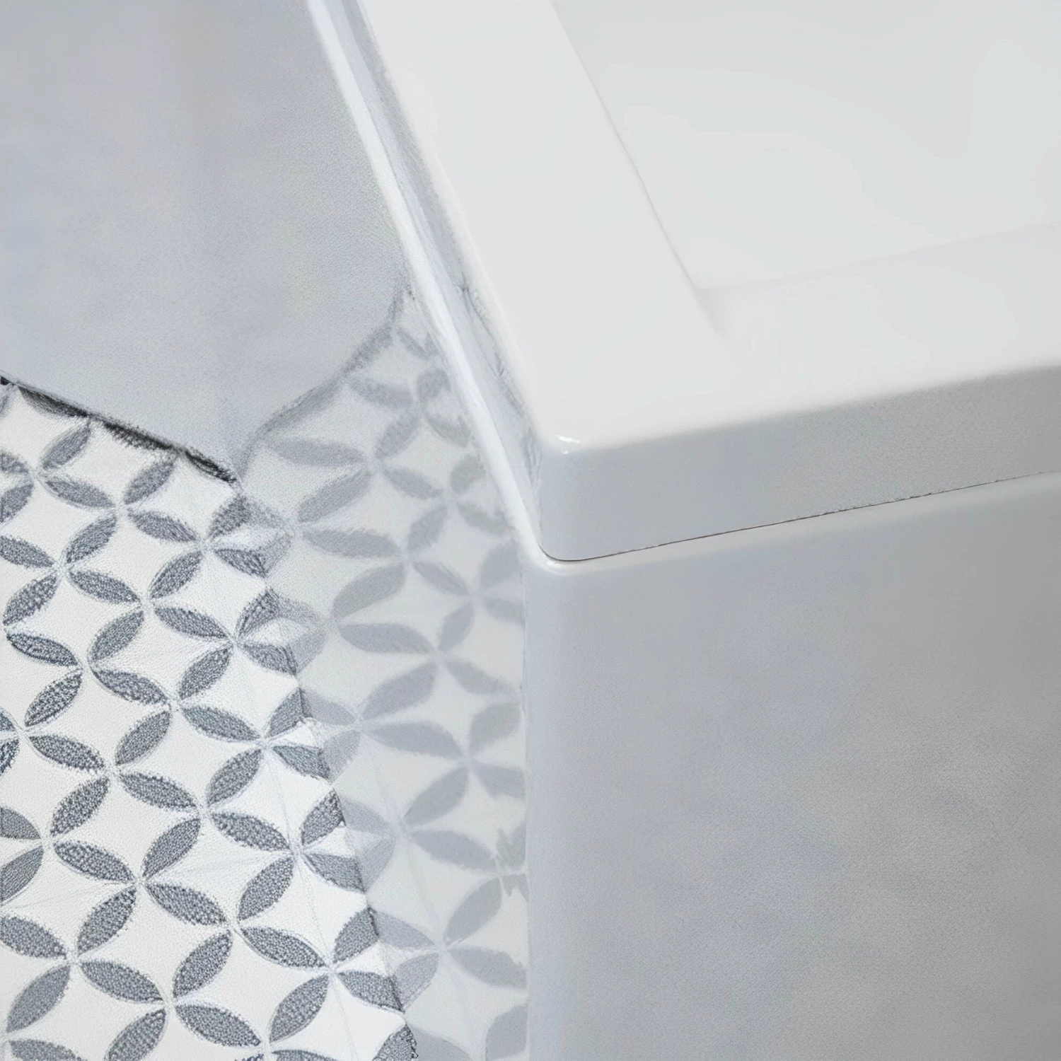 Carron Urban Edge L-Shaped Shower Bath 1675mm X 700mm/850mm Right Handed - Carronite 5 Carron Urban Edge L-Shaped Shower Bath 1675mm X 700mm/850mm Right Handed - Carronite - Image 3