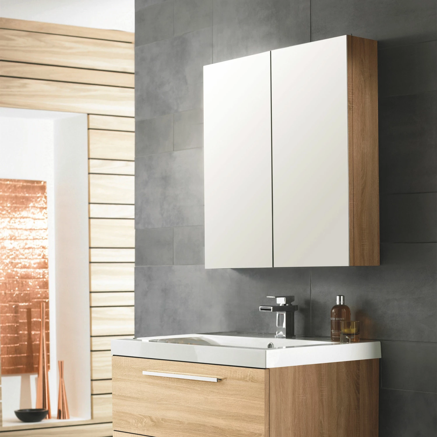 Hudson Reed Fusion Mirrored Bathroom Cabinet (50/50) 600mm Wide - Natural Oak 5 Hudson Reed Fusion Mirrored Bathroom Cabinet (50/50) 600mm Wide - Natural Oak - Image 3