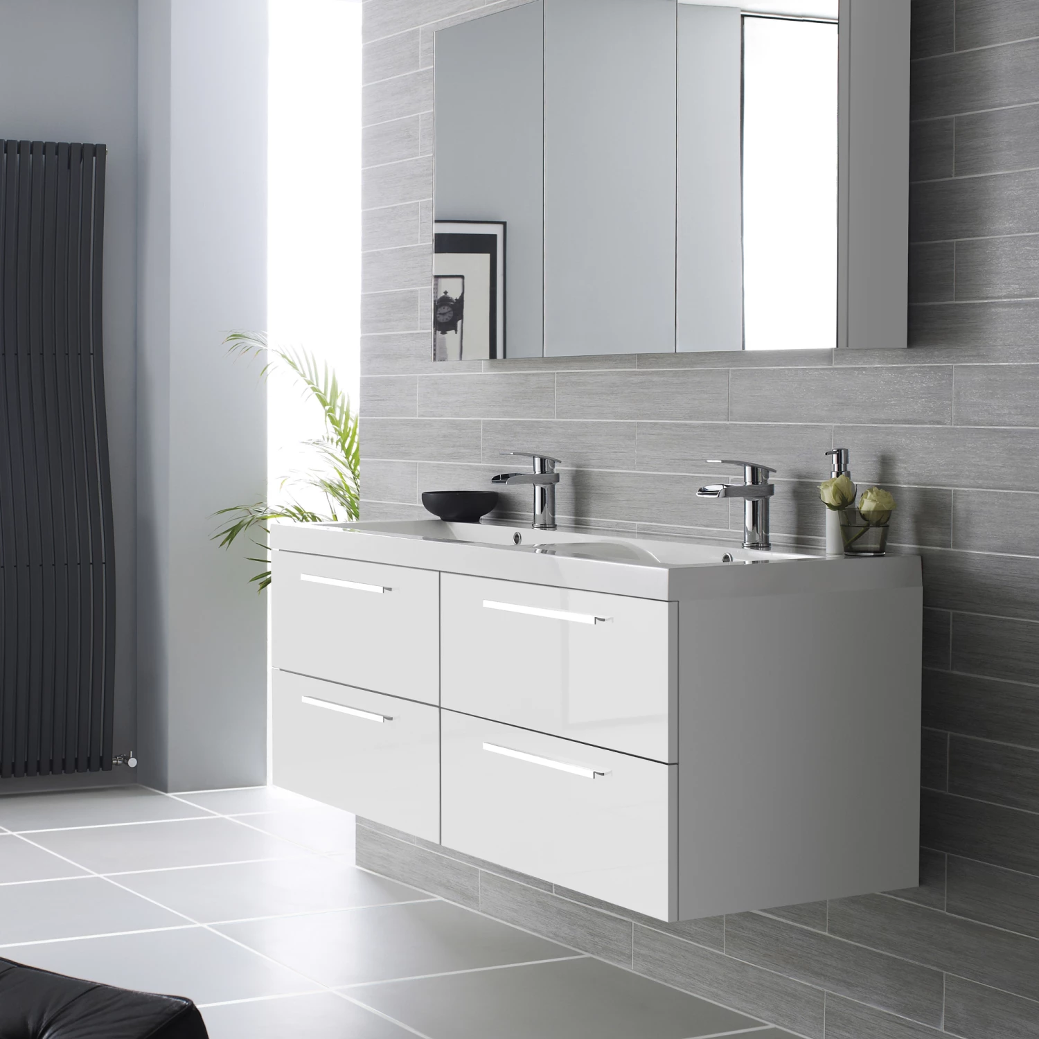 Hudson Reed Quartet 3 Door Mirrored Cabinet 1350mm Wide - Gloss White 4 Hudson Reed Quartet 3 Door Mirrored Cabinet 1350mm Wide - Gloss White - Image 2