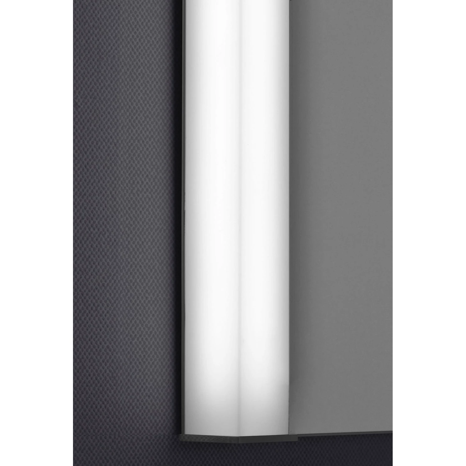 Verona Kilmore LED Bathroom Mirror With Sensor Switch 500mm H X 775mm W 6 Verona Kilmore LED Bathroom Mirror With Sensor Switch 500mm H X 775mm W - Image 4